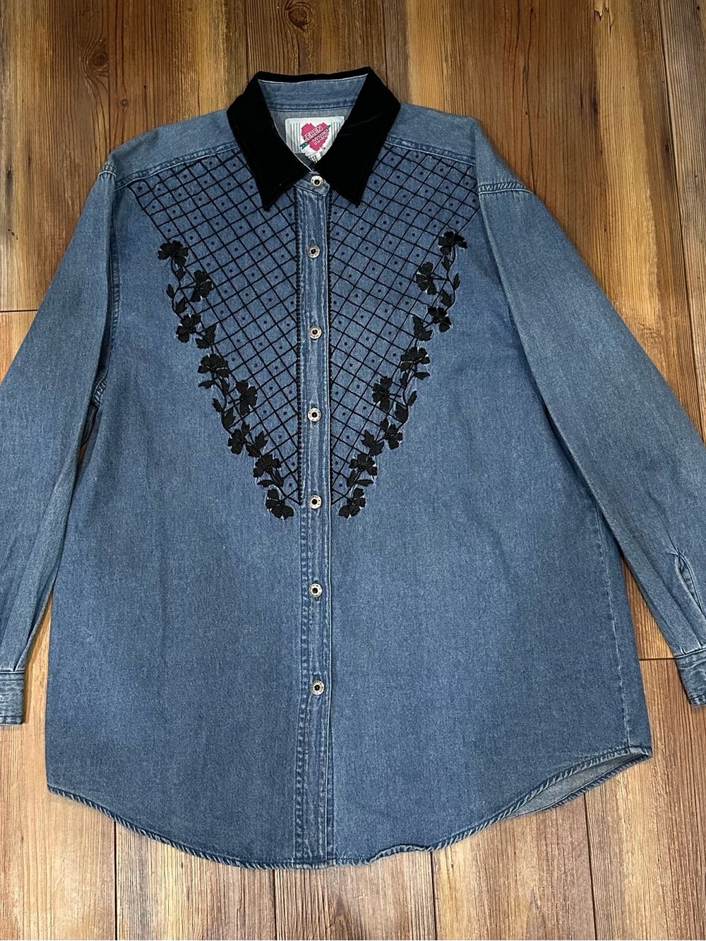 Vintage 90s Keren Hart Embroidered Denim Shirt Women's Size M Velvet Collar